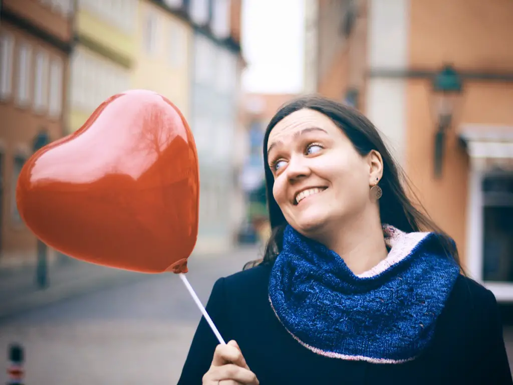 Caros Fummeley mit Herz Luftballon