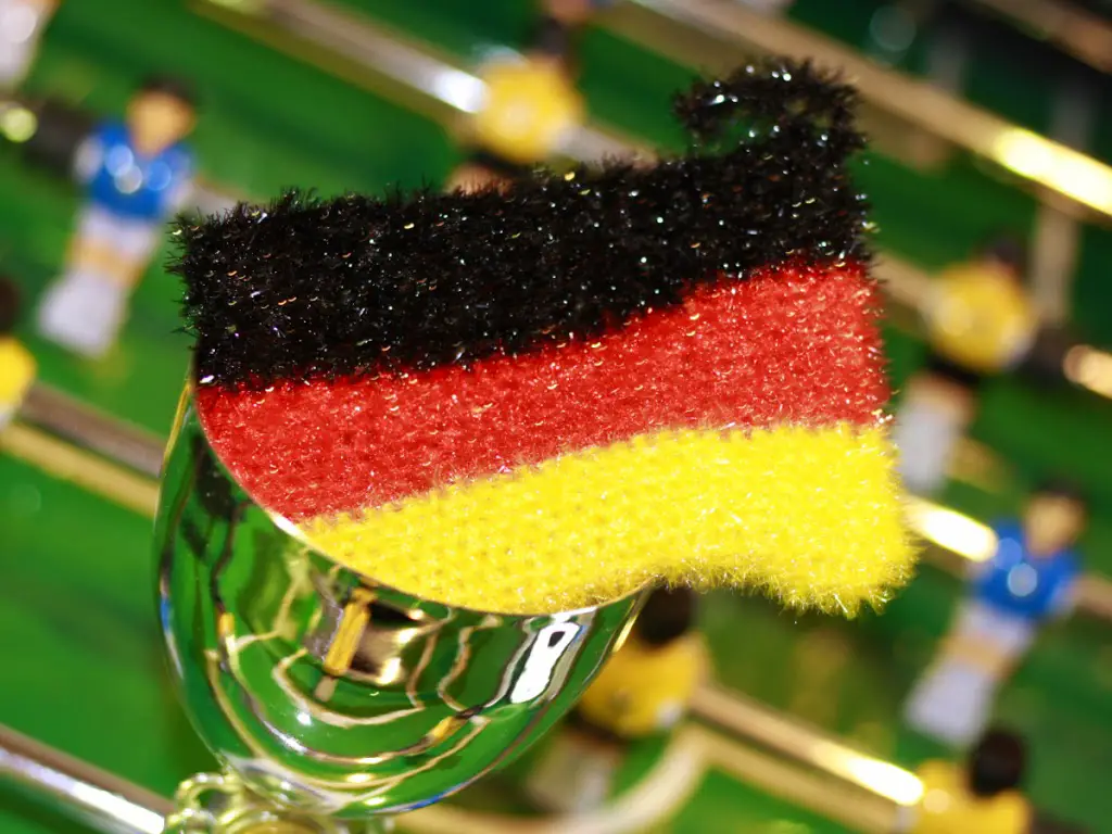 Fan-Schwamm häkeln: Deutschland Flagge als Spülschwamm selbermachen