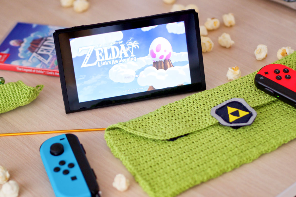 Startbildschirm von Zelda - Link's Awakening auf der aufgestellten Nintendo Switch 