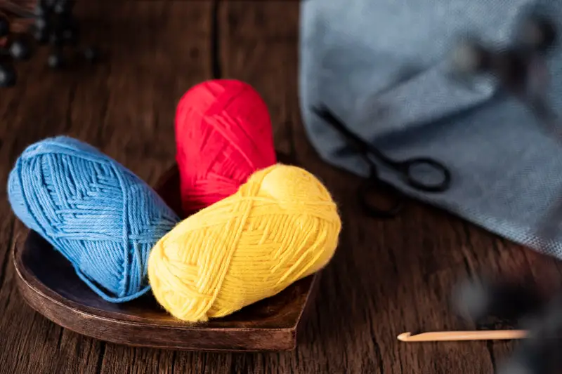ricorumi Knäuel in blau, rot und gelb - gut geeignet als Babywolle für Amigurumi und Spielzeug